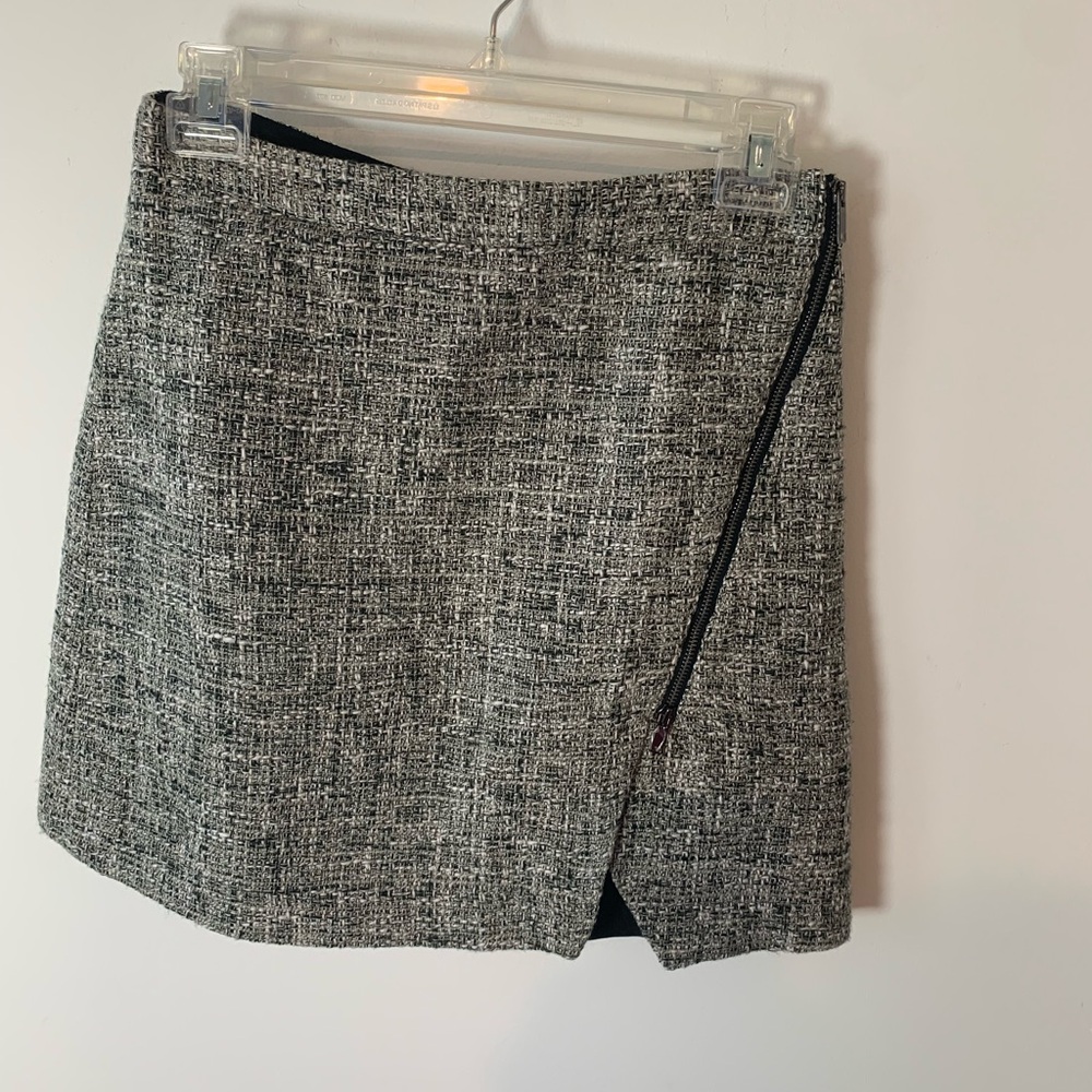 Banana Republic Black and Gray tweed exposed zipper Mini Skirt size 4 NWOT